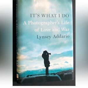 It's What I Do: A Photographer's Life of Love and War Lynsey Addario EUC SIGNED!